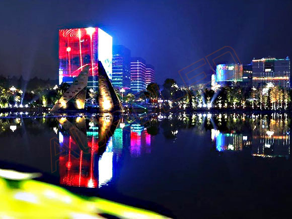 城市景觀亮化工程的興起對(duì)戶外<a href=http://nwsoft.com.cn/toumingping/ target=_blank class=infotextkey>透明屏</a>發(fā)展的意義