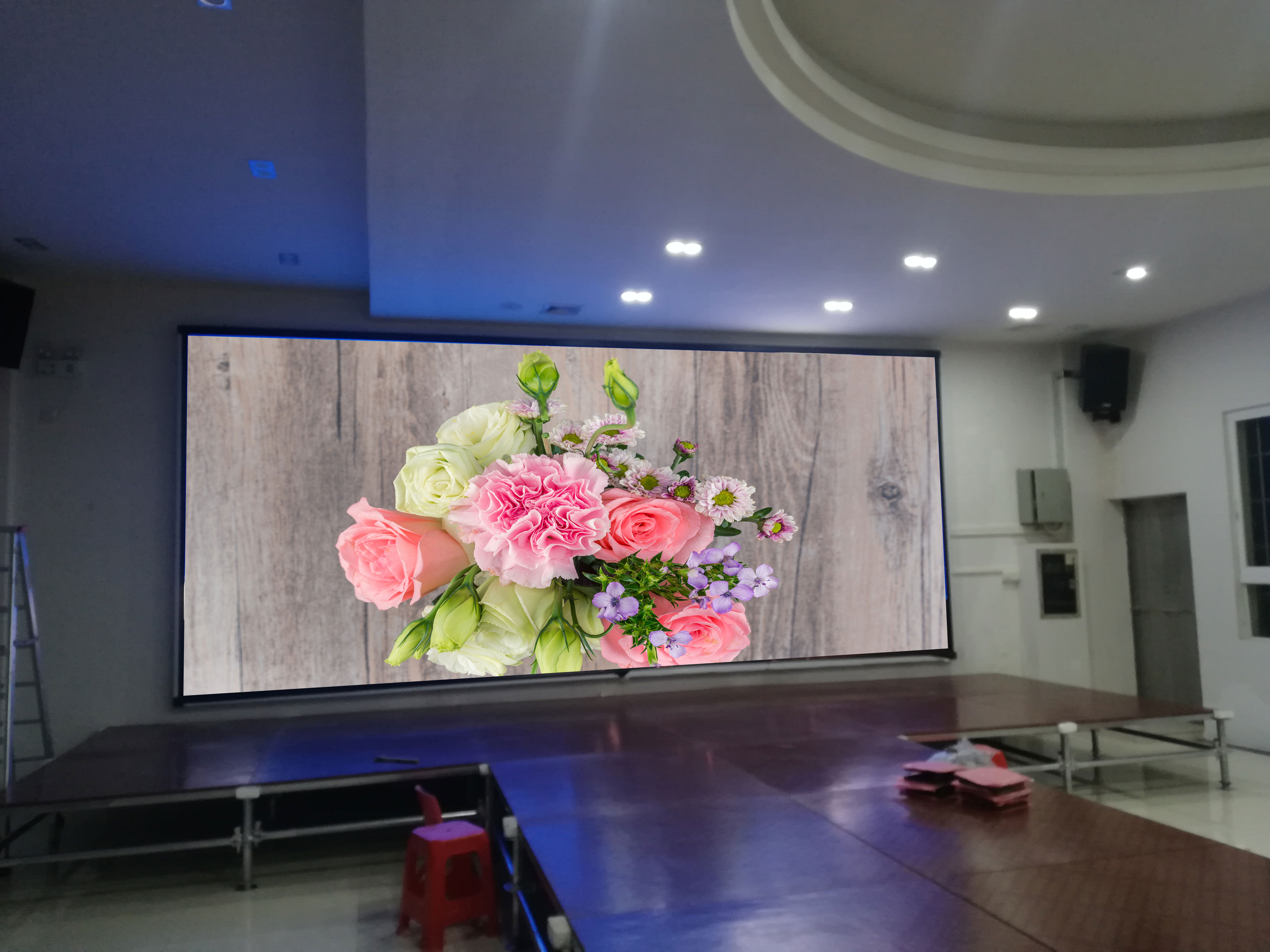 高清室內(nèi)LED<a href=http://nwsoft.com.cn/quancai/ target=_blank class=infotextkey>全彩顯示屏</a>