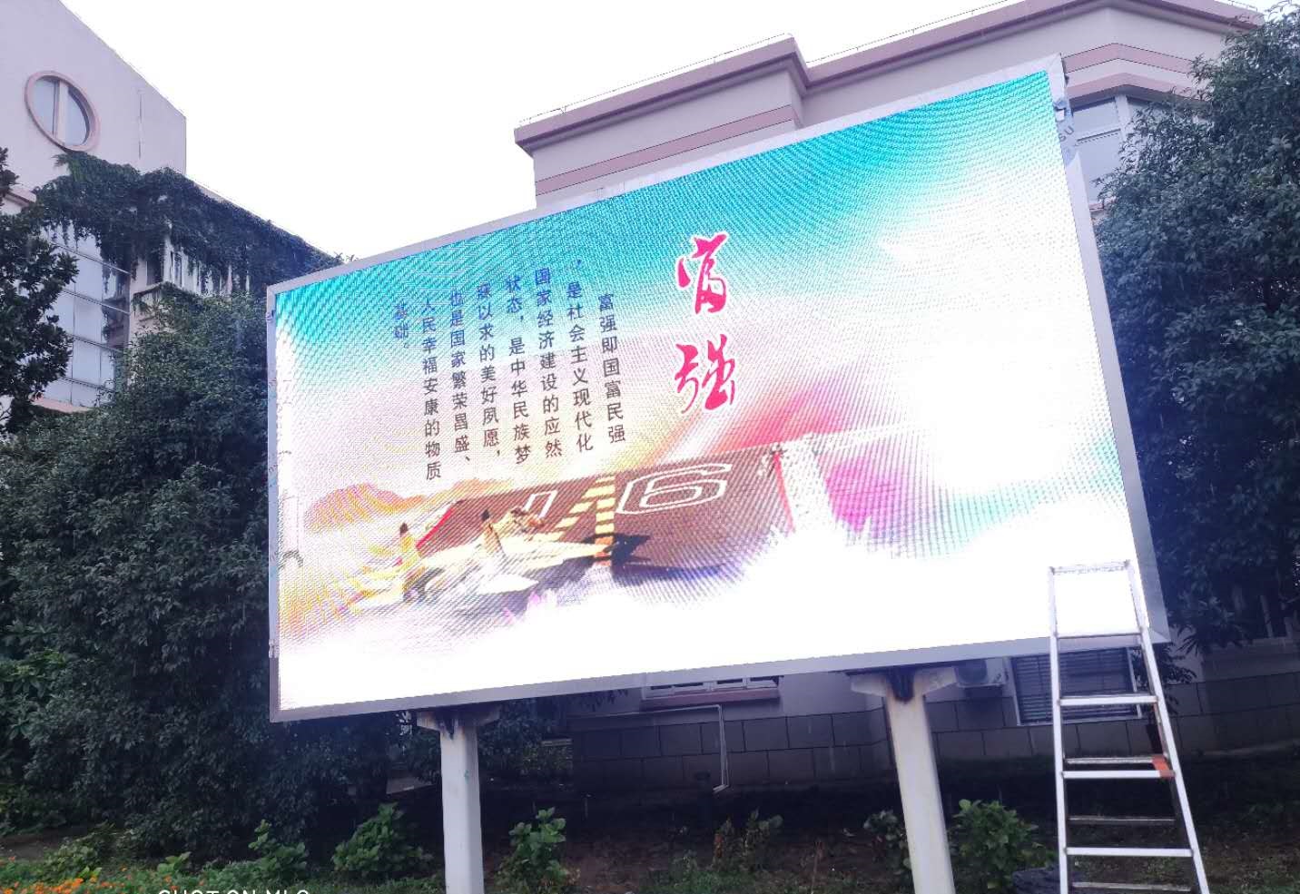 張家港外國語學(xué)校戶外P5“3高”LED顯示大屏完美顯示！